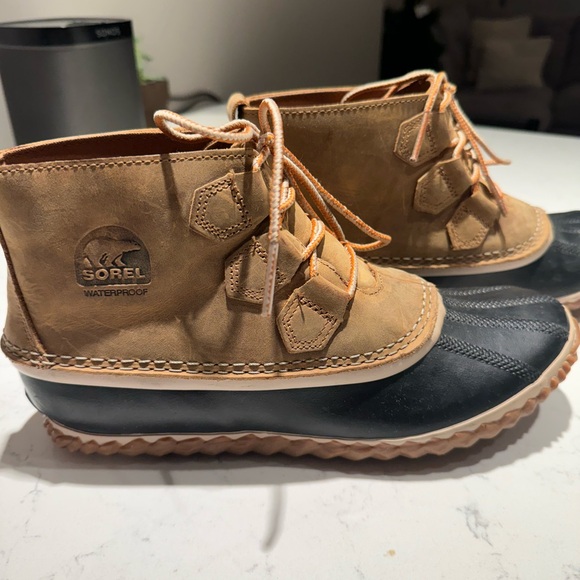 sorel out and about classic women’s waterproof boot - Picture 5 of 10